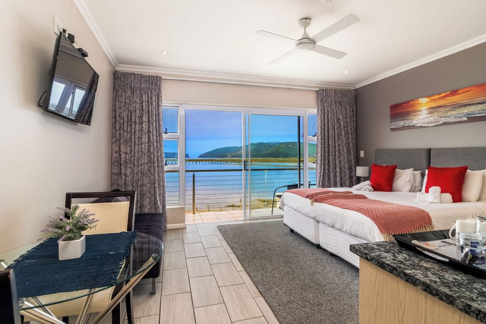 Luxury Room, Balcony (King bed or Twin beds) | Individually decorated, individually furnished, desk, laptop workspace