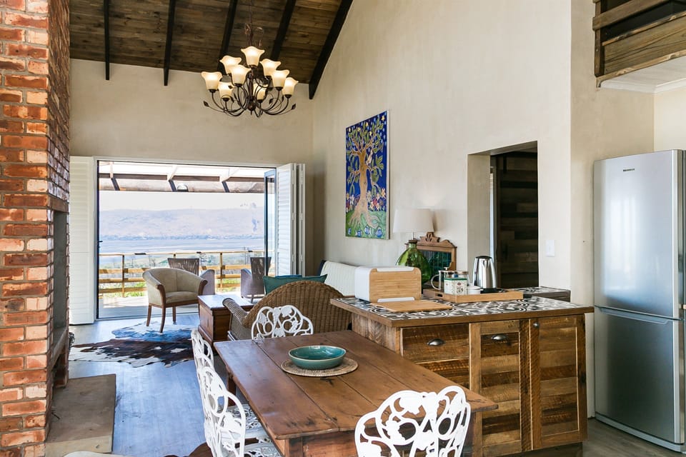 Luxury Apartment, 1 Bedroom, Non Smoking, Lagoon View (Lookout) | Living area | TV