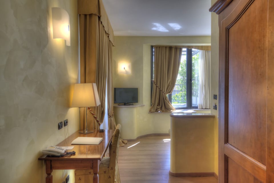 Junior Suite | Living area | LCD TV