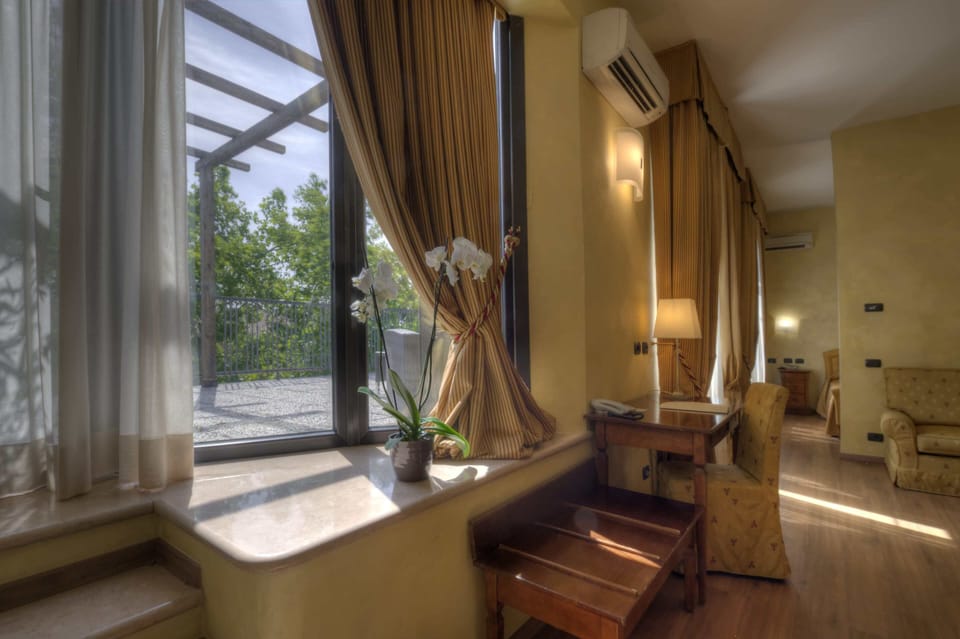 Junior Suite | Premium bedding, minibar, in-room safe, desk