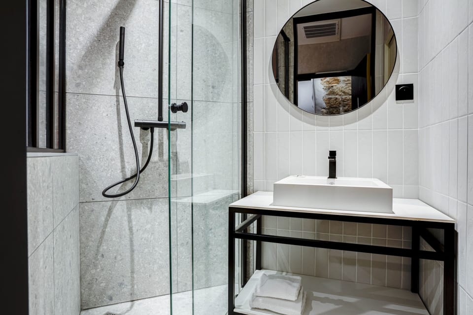 Single Room (Simple) | Bathroom | Free toiletries, hair dryer, towels
