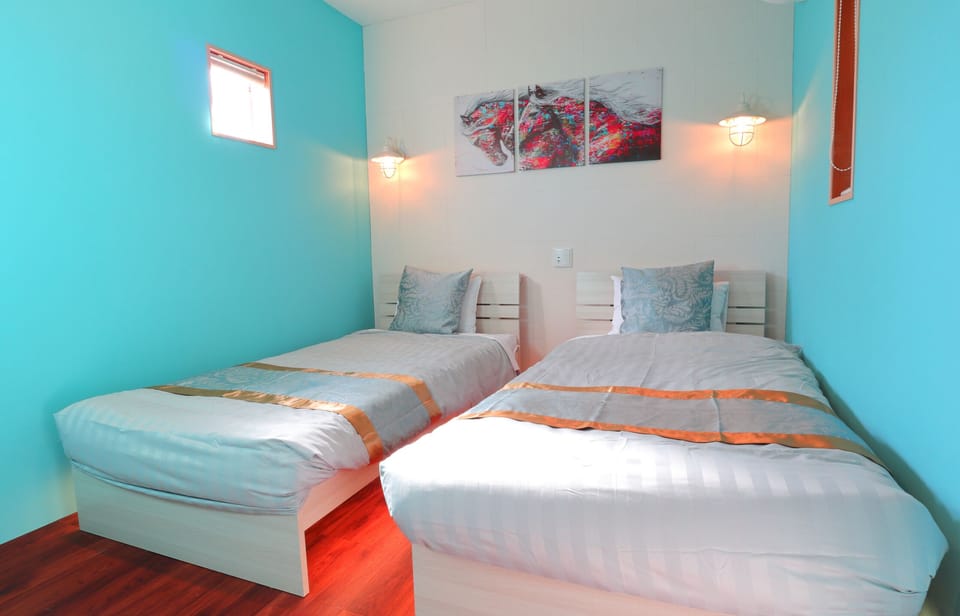 [Main building] Twin Room, with Shared Bathroom | Blackout drapes, soundproofing, iron/ironing board (on request)