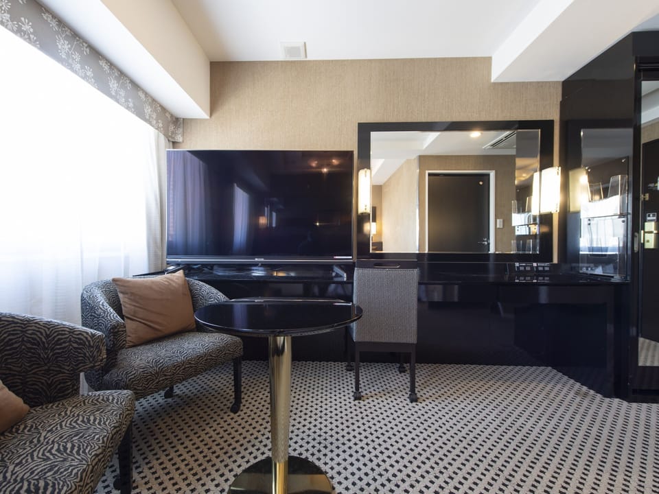 Deluxe Twin Room, Non Smoking | Down comforters, desk, free WiFi, bed sheets