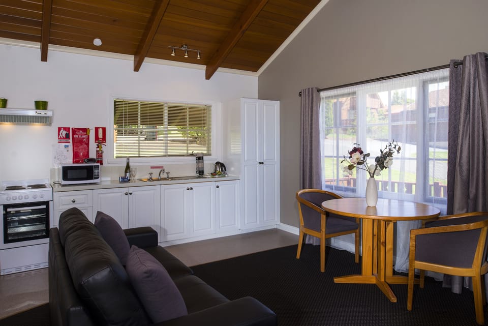 1 Bedroom Spa Chalet | Private kitchen | Coffee/tea maker