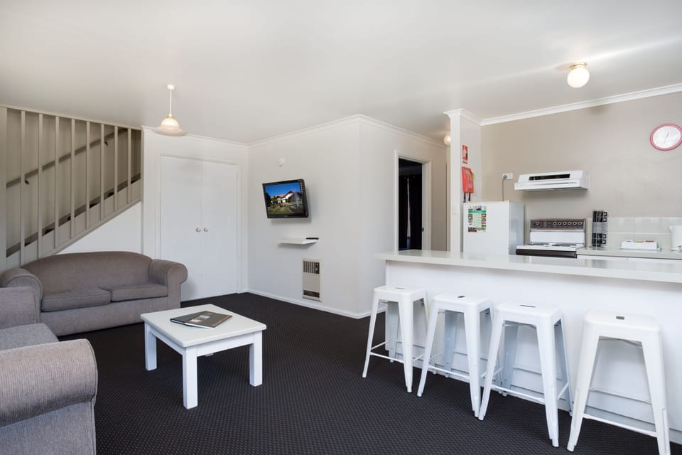 Two Bedroom Vista Chalet | In-room safe, iron/ironing board, free WiFi, bed sheets