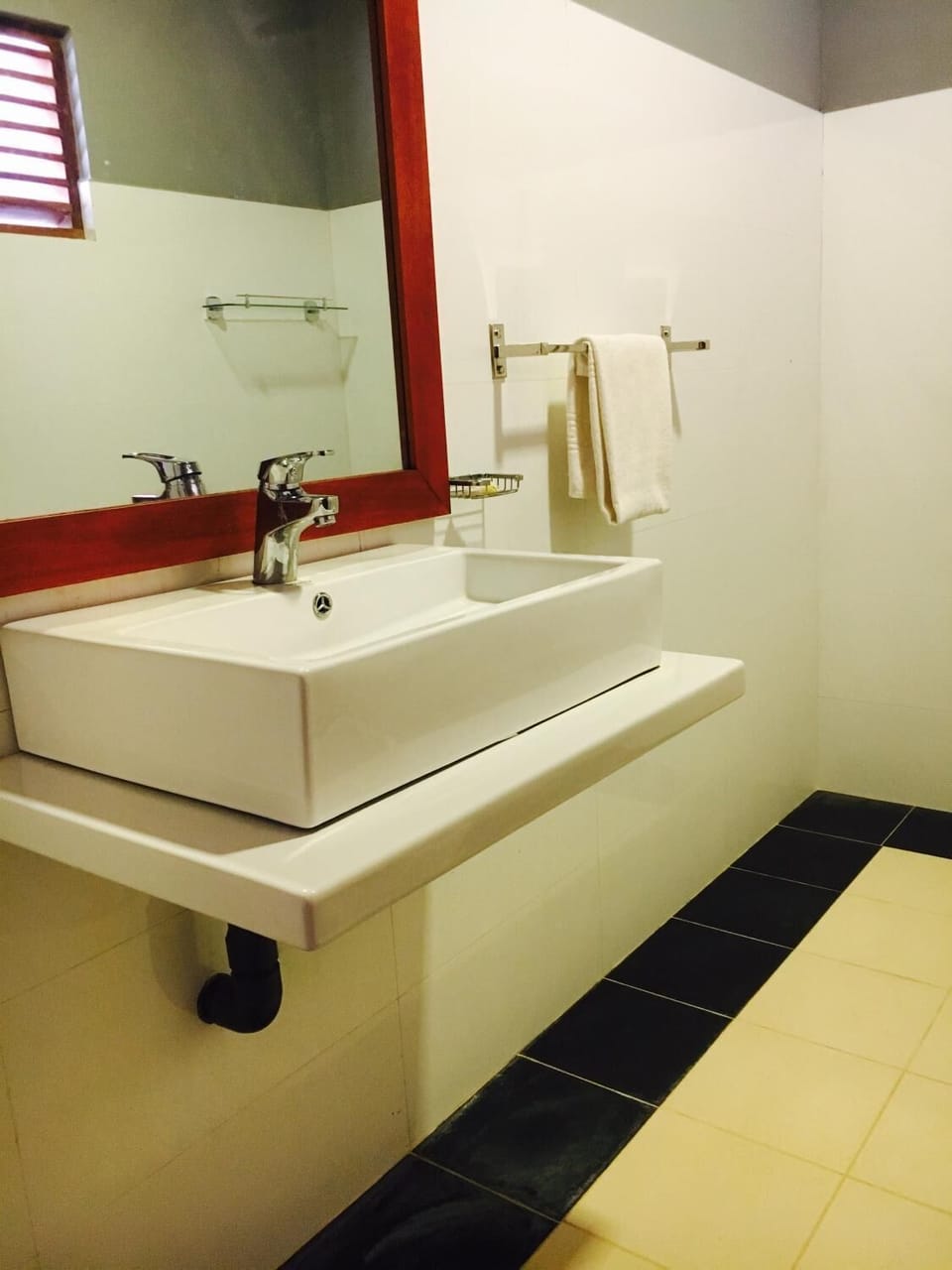 Shower, free toiletries, bathrobes, bidet