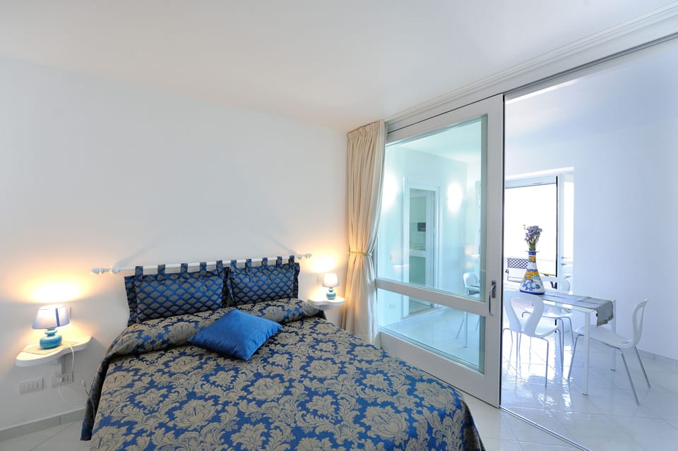 Deluxe Apartment, 1 Bedroom, Balcony, Sea View | Premium bedding, memory foam beds, in-room safe, soundproofing