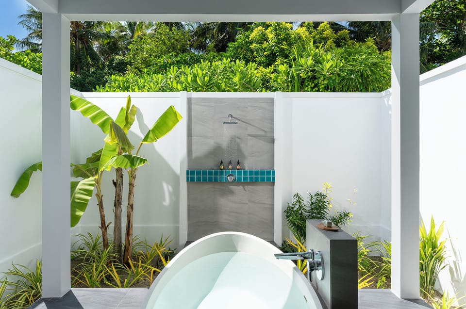 Beach Villa with Pool | Bathroom | Free toiletries, hair dryer, bathrobes, slippers