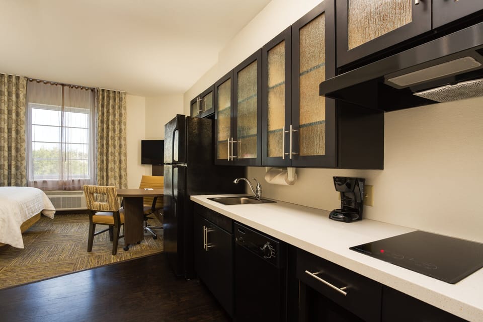 Studio Suite, 1 Queen Bed, Accessible (Hearing, Roll-In Shower) | Room amenity