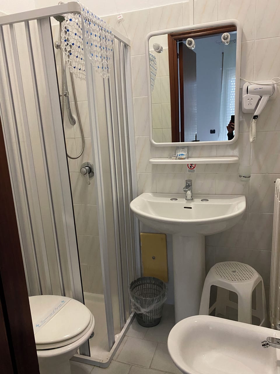 Triple Room, Balcony | Bathroom | Shower, free toiletries, hair dryer, bathrobes