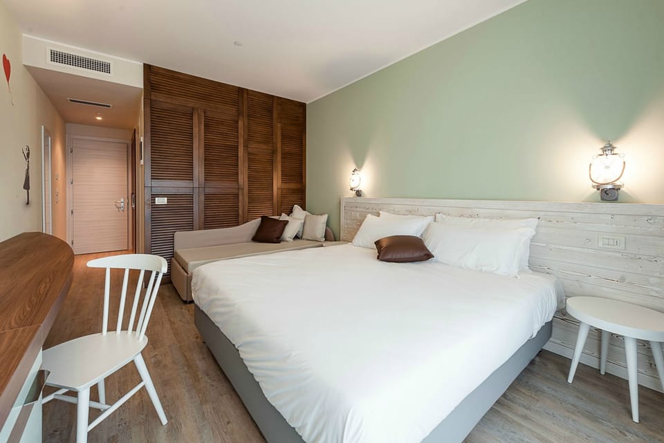 Comfort Triple Room | Hypo-allergenic bedding, minibar, in-room safe, desk