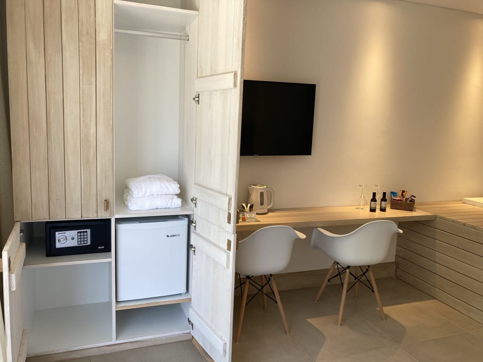 Premium bedding, minibar, in-room safe, desk