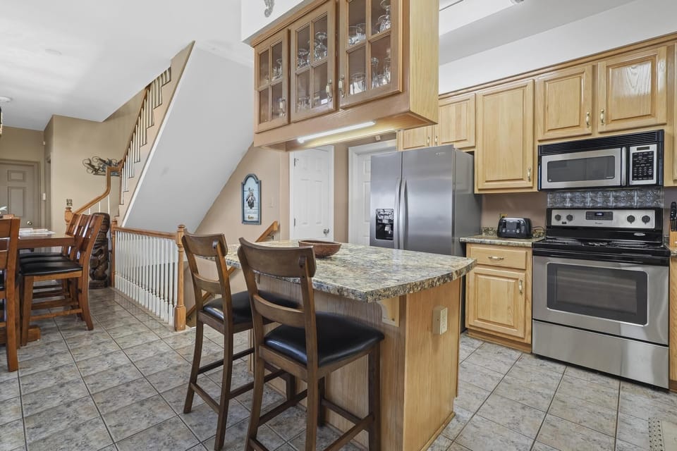 House, 4 Bedrooms | Private kitchen | Fridge, microwave, oven, dishwasher