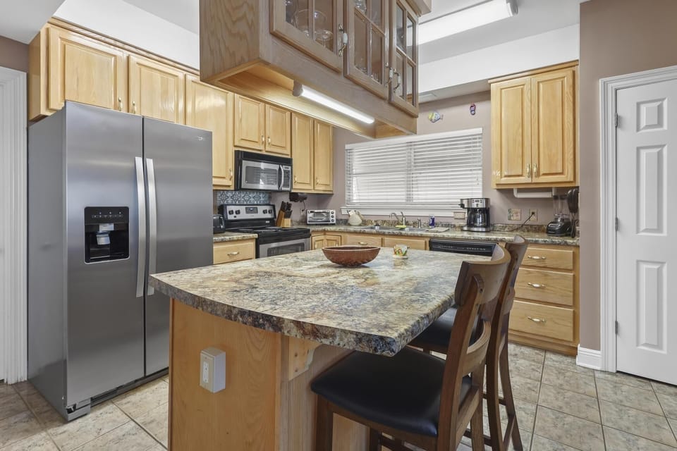 House, 4 Bedrooms | Private kitchen | Fridge, microwave, oven, dishwasher