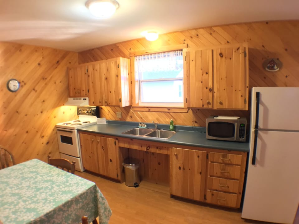 Cottage, 2 Queen Beds, Accessible, River View | Private kitchen | Full-size fridge, microwave, coffee/tea maker
