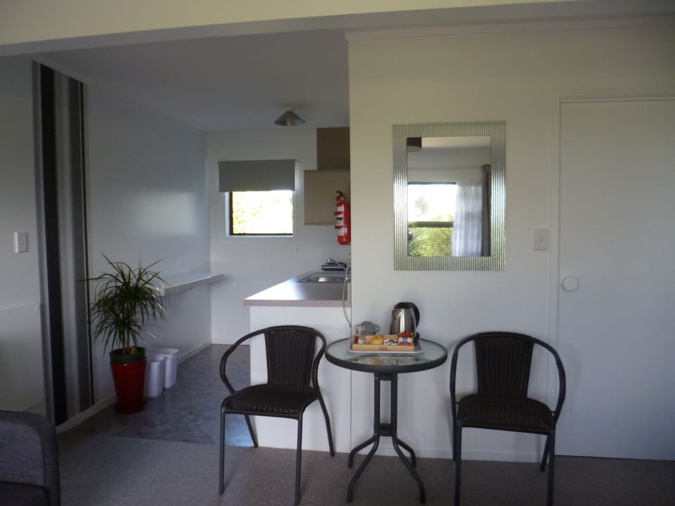 Garden Studio #2 | In-room dining