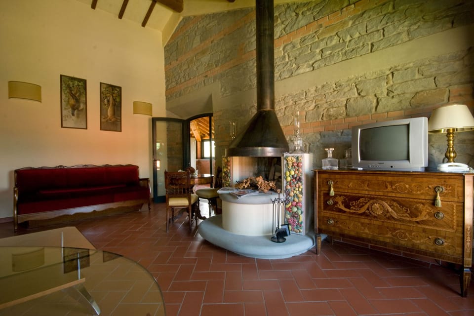 Romantic Suite, 1 Queen Bed, Kitchenette, Valley View | Living room | 22-inch LCD TV with digital channels, TV