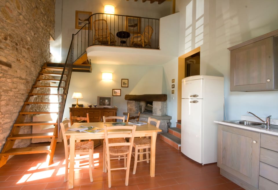 Family Apartment, 2 Bedrooms, Kitchen, Mountain View | In-room dining