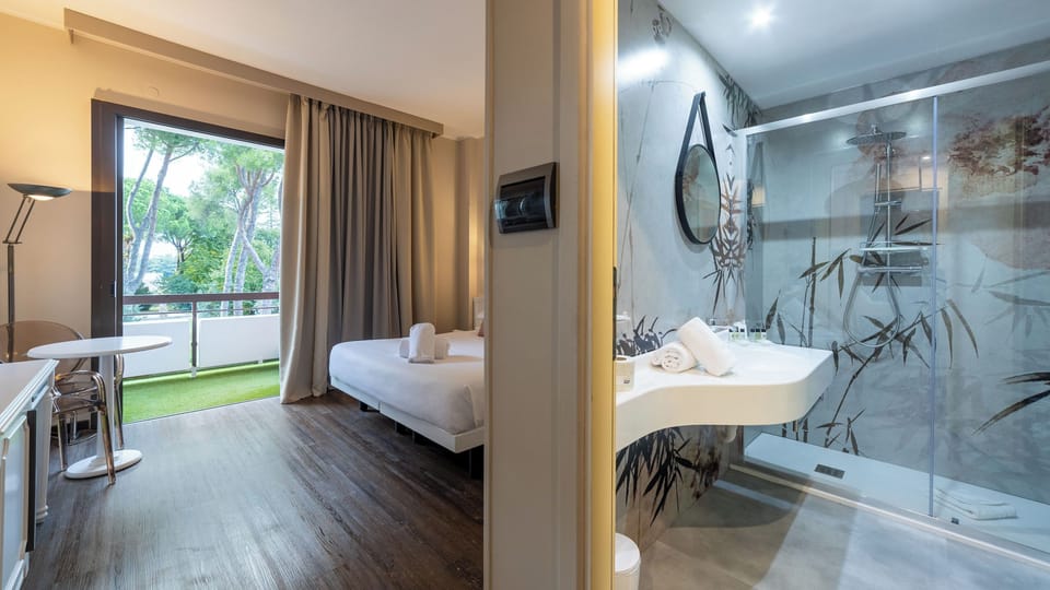 Superior Double Room, 1 Double Bed or 2 Twin Beds, Garden View (Spa Access Included) | 1 bedroom, down comforters, minibar, in-room safe