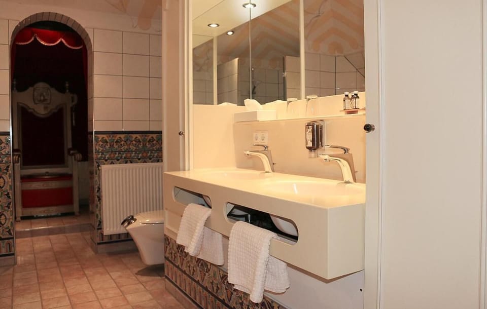 Shower, free toiletries, hair dryer, towels