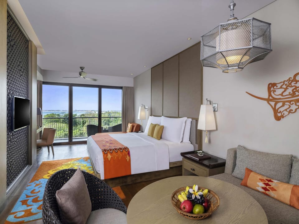 Junior Suite, 1 King Bed | Down comforters, pillowtop beds, in-room safe, desk