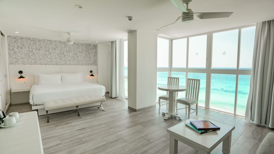 Inspira Junior Suite Ocean Front | 1 bedroom, free minibar, in-room safe, iron/ironing board