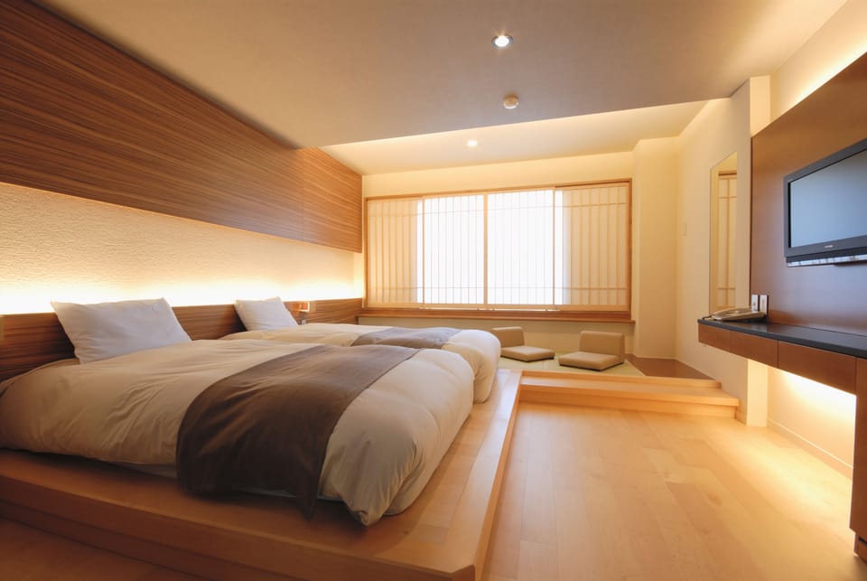 Premium bedding, in-room safe, blackout drapes, iron/ironing board