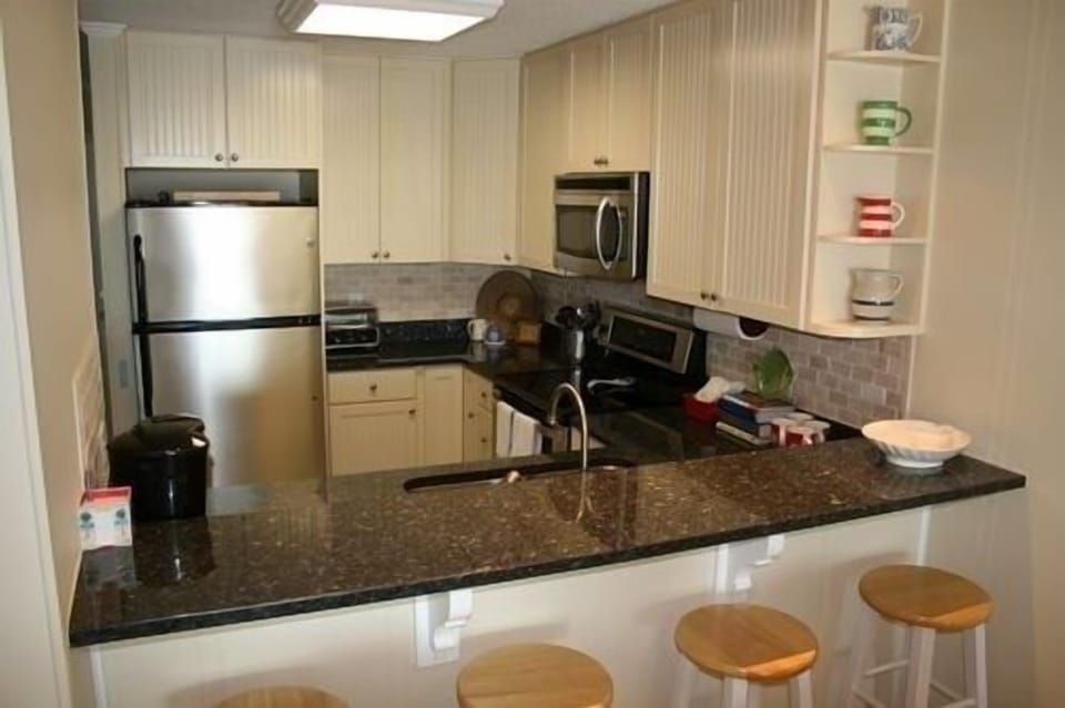 House, 2 Bedrooms | Private kitchen | Coffee/tea maker, oven, toaster