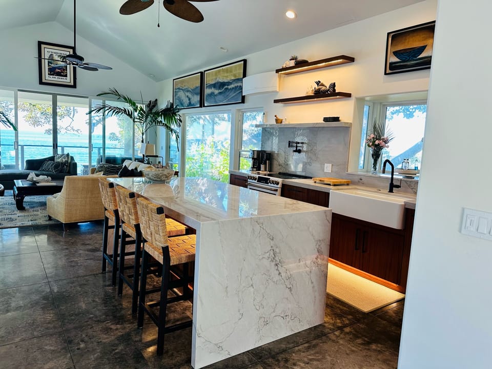 House, 2 Bedrooms | Private kitchen | Fridge, microwave, oven, coffee/tea maker