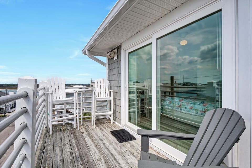 Exclusive Suite, 1 Queen Bed with Sofa bed, Kitchen, Ocean View | Balcony