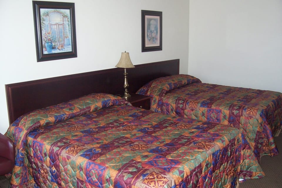 Standard Room, Non Smoking | Desk, WiFi (free), bed sheets