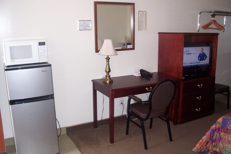 Standard Room, Smoking | Desk, WiFi (free), bed sheets
