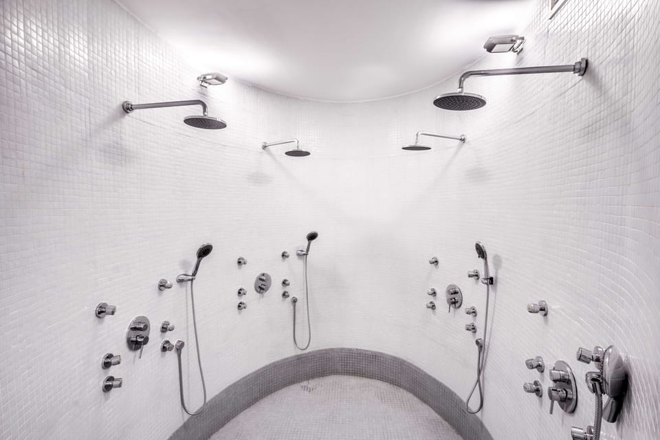 Sauna, hot tub, body treatments, facials, 2 treatment rooms, massages