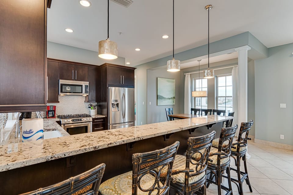 House, 4 Bedrooms | Private kitchen | Full-size fridge, microwave, oven, stovetop