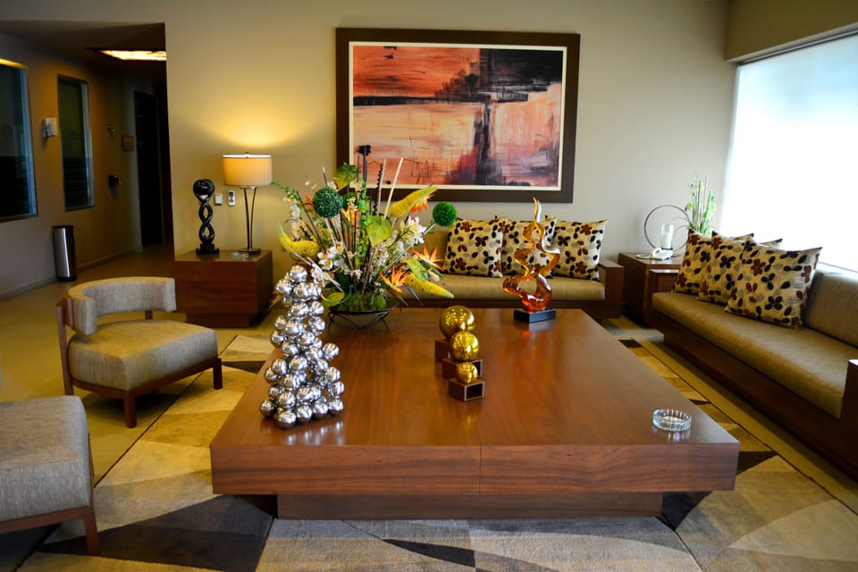 Lobby lounge