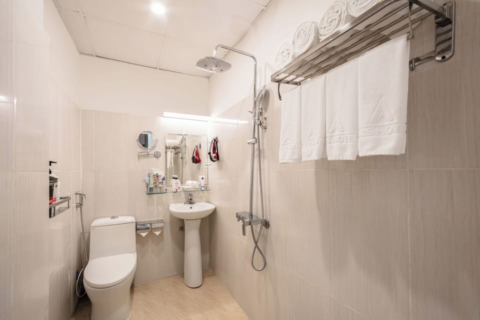 Deluxe Family Room | Bathroom | Shower, free toiletries, hair dryer, bathrobes