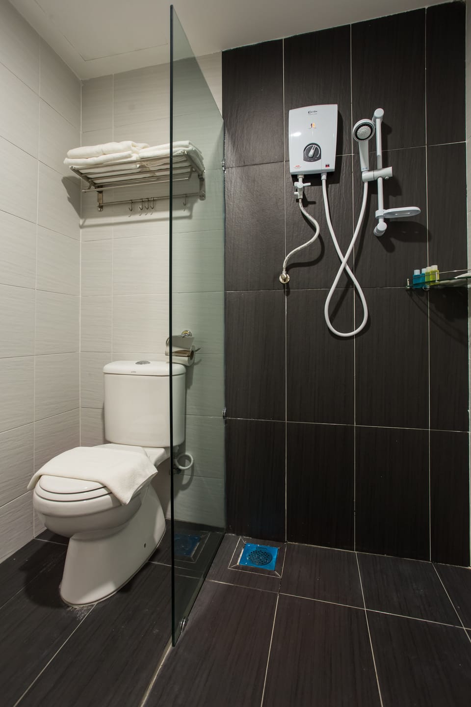 Shower, free toiletries, towels