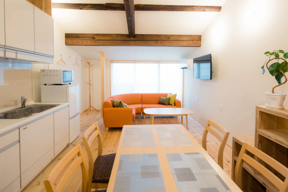 House | 2 bedrooms, in-room safe, desk, iron/ironing board