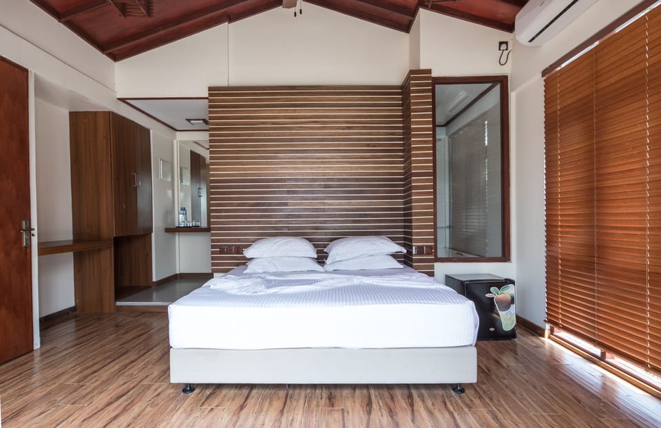 Family Room, Sea View | Premium bedding, minibar, in-room safe, desk