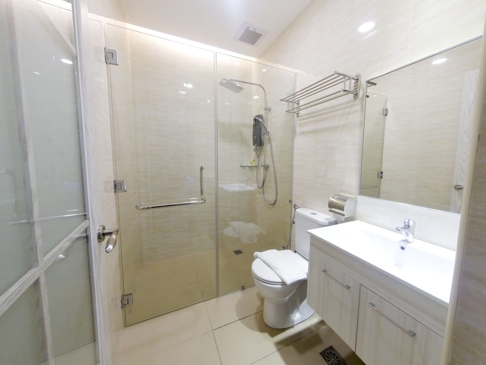 Shower, free toiletries, hair dryer, towels