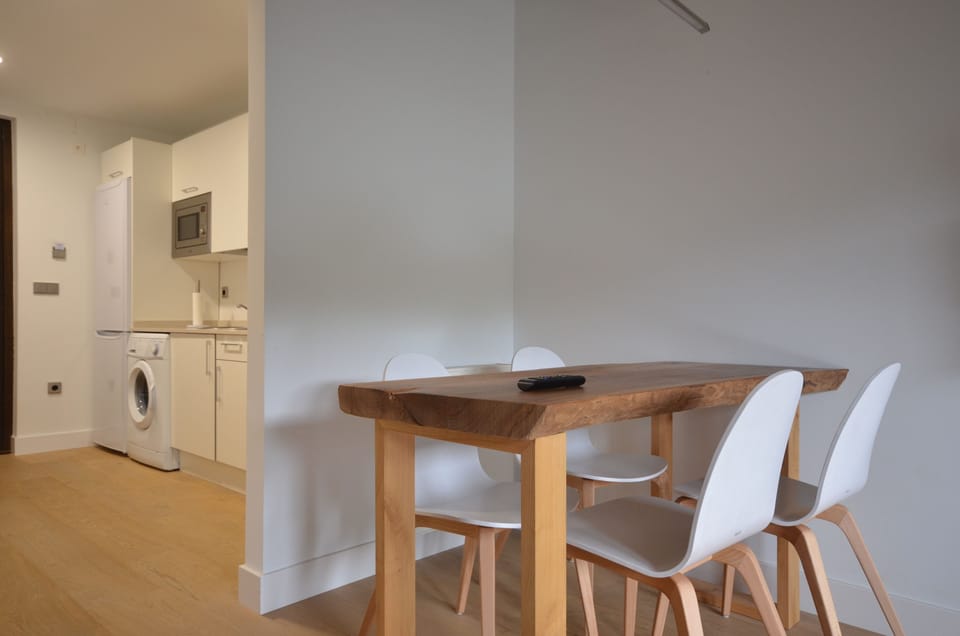 Apartment, 2 Bedrooms | In-room dining