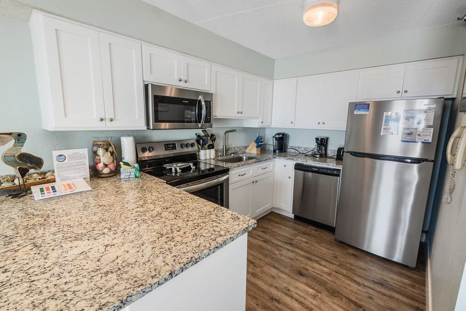 Condo, 1 Bedroom, Balcony, Beachfront (14) | Private kitchen | Full-size fridge, microwave, oven, stovetop