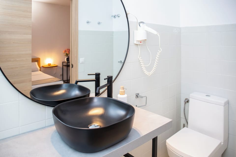 Economy Double Room, 1 Bedroom | Bathroom | Shower, free toiletries, hair dryer, towels