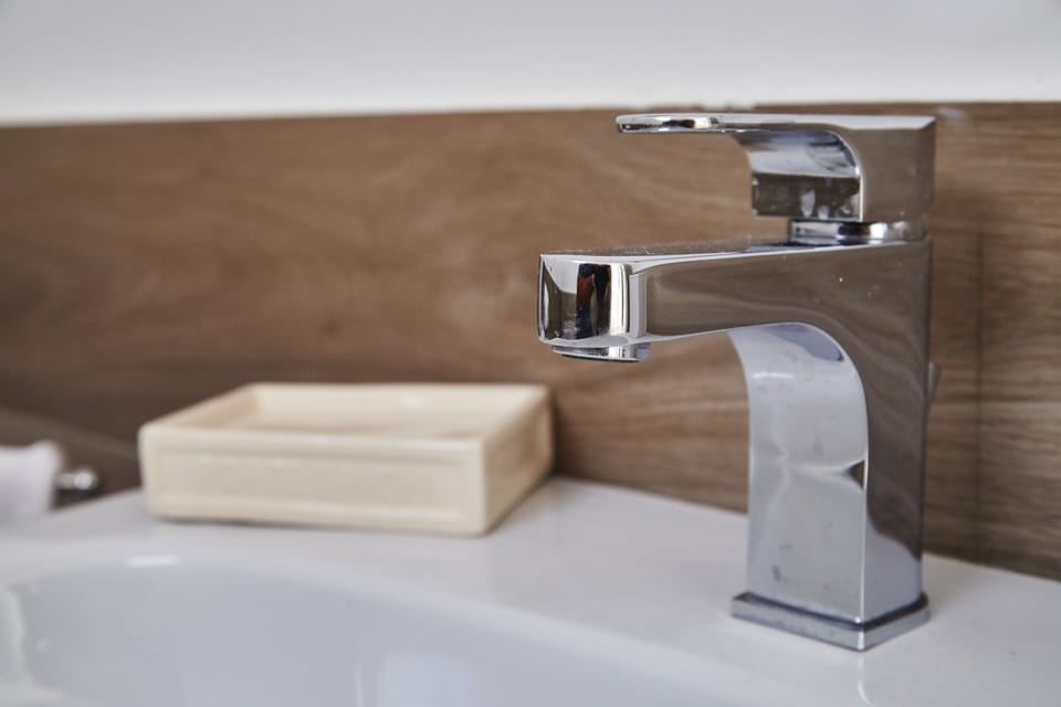 Superior Room | Bathroom | Shower, rainfall showerhead, free toiletries, hair dryer
