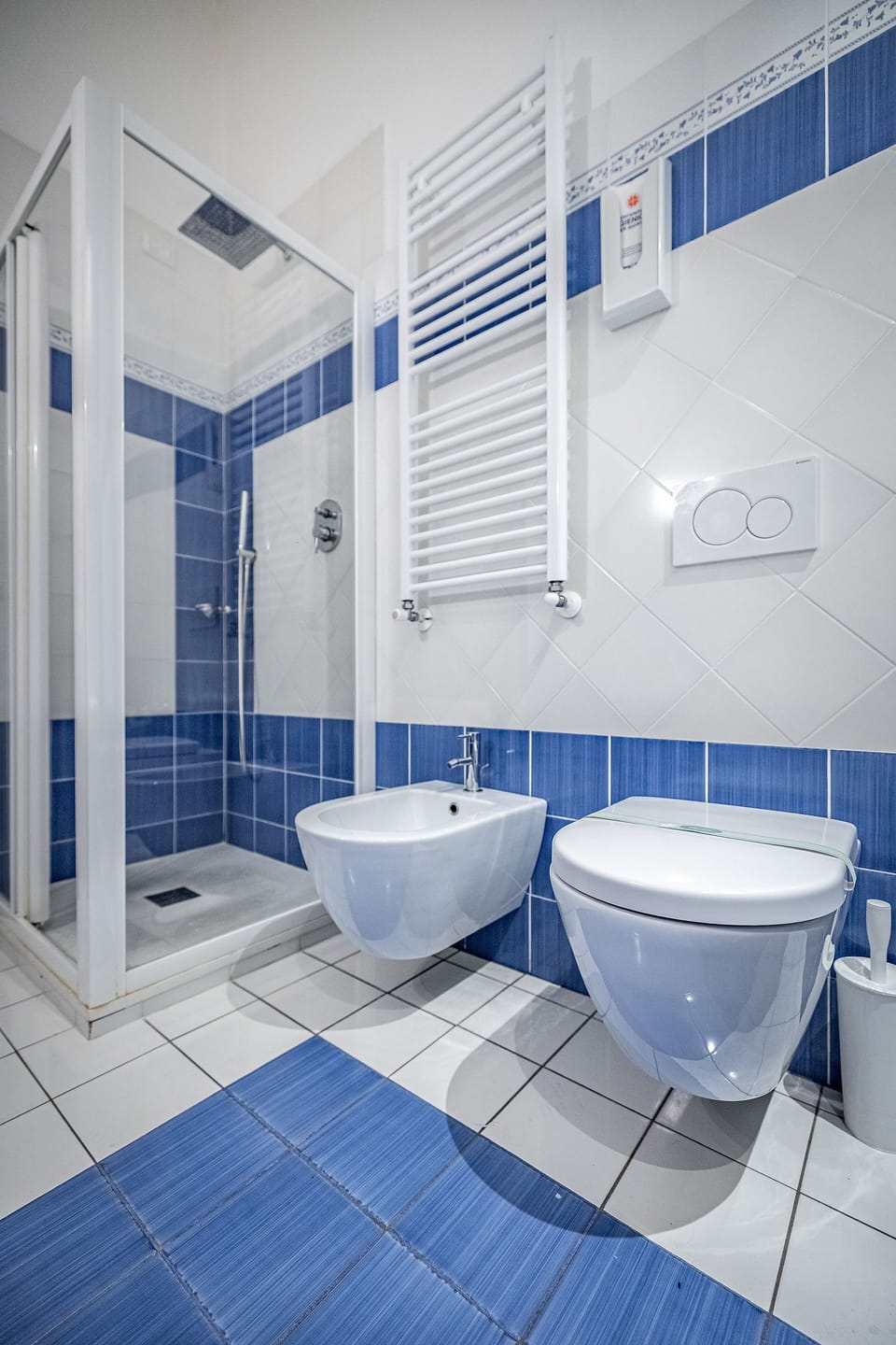 Doppia Deluxe con Vasca | Bathroom | Free toiletries, slippers, bidet, towels