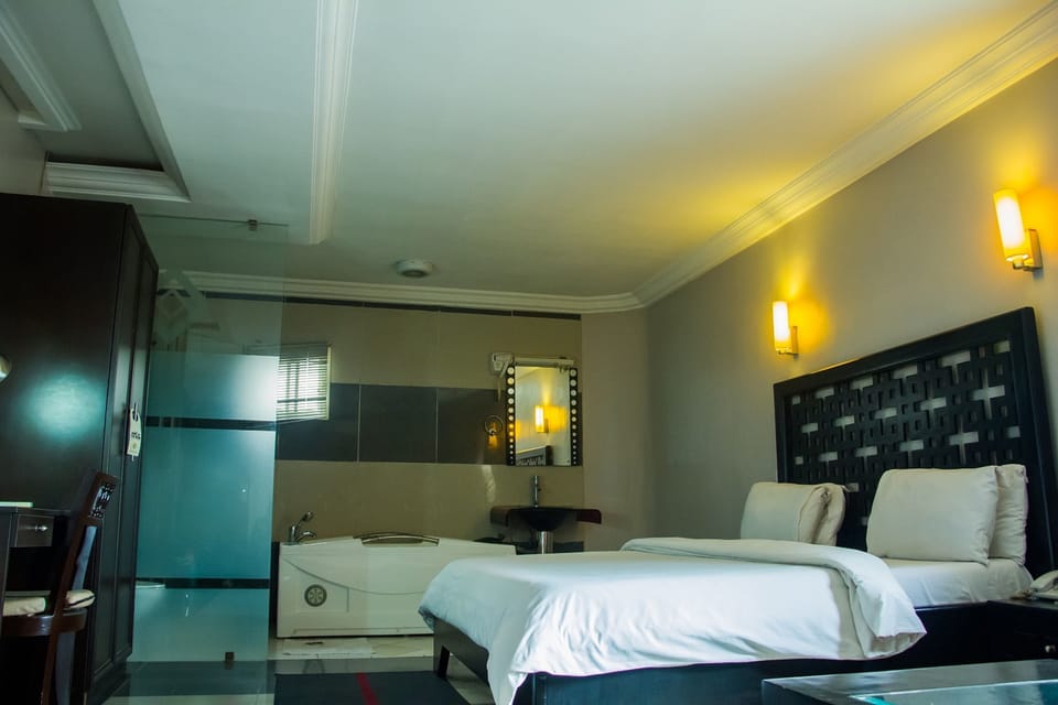 Linton Host  | In-room safe, desk, laptop workspace, blackout drapes