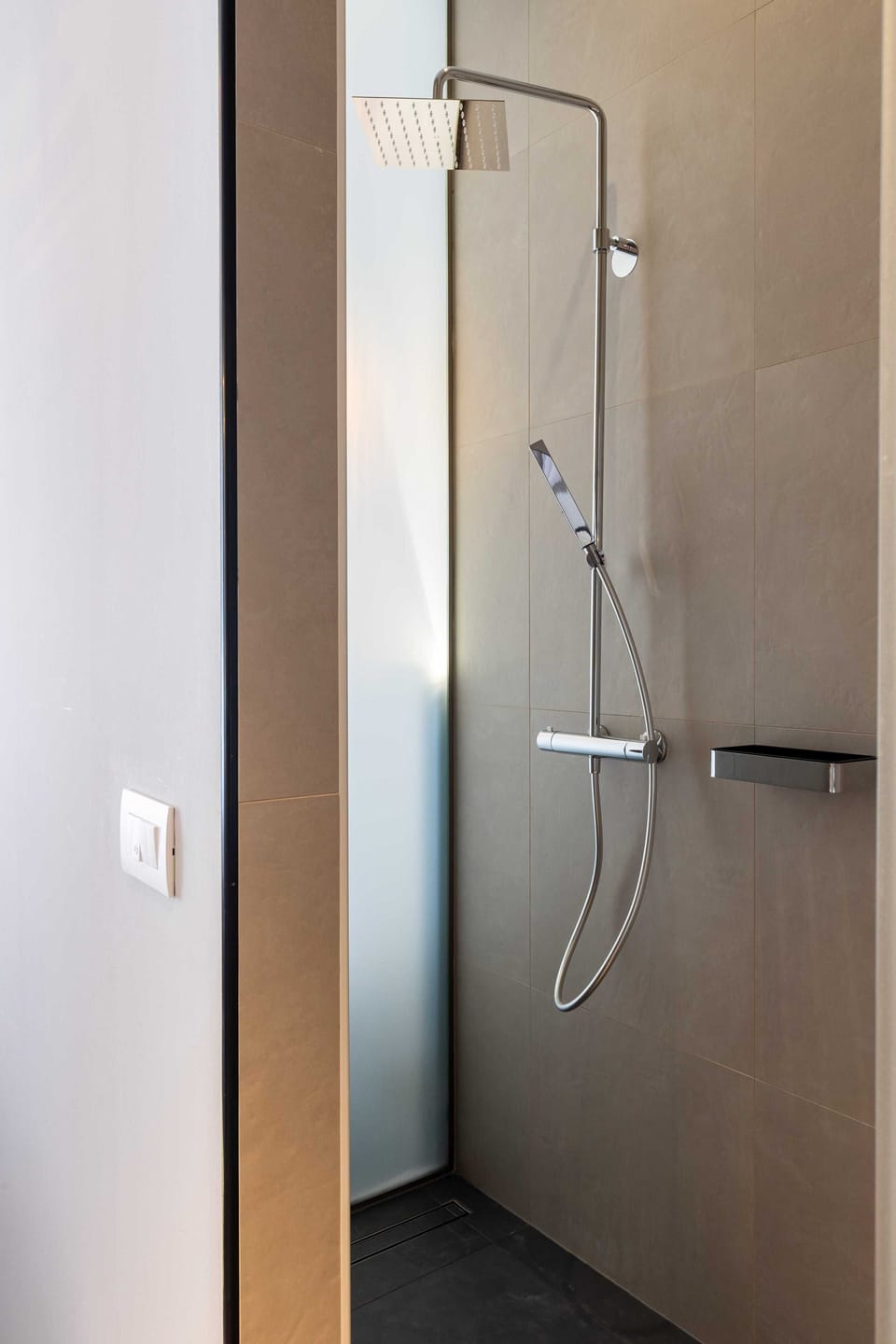 Triple Room (Triple Room) | Bathroom | Shower, free toiletries, towels