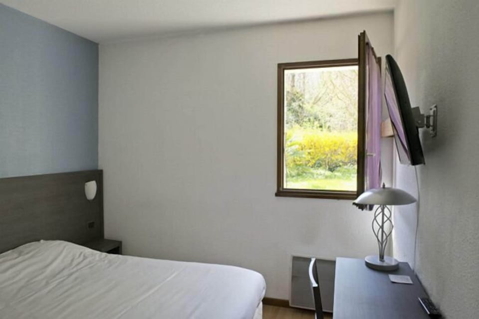 Premium bedding, desk, soundproofing, iron/ironing board