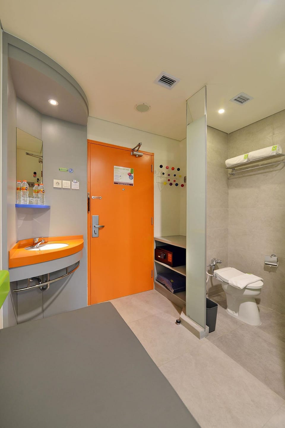 Room (POP!) | Bathroom | Shower, free toiletries, towels