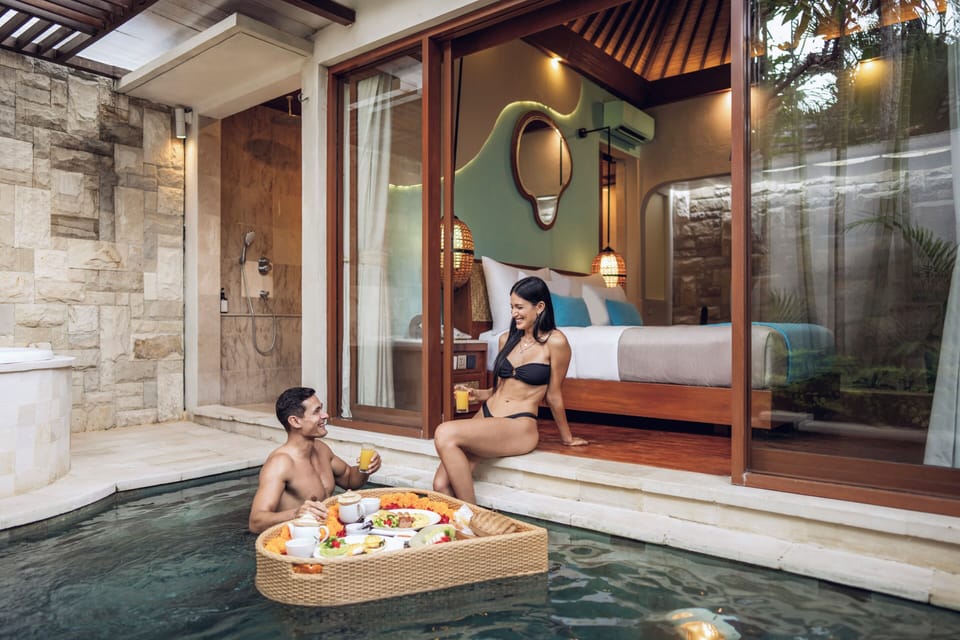 Indoor pool, sun loungers